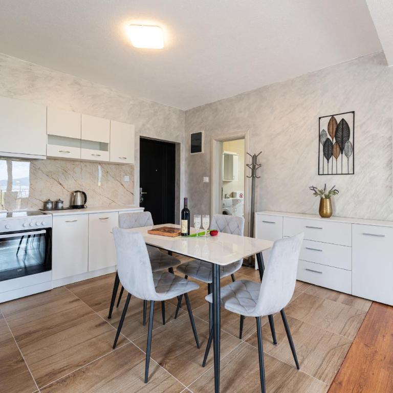Adriatic Nest Residence - Apartman sa 2 Spavaće Sobe, Balkonom i Pogledom na More - 4