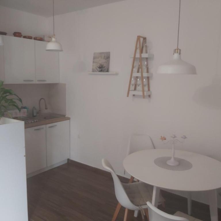 Apart Oranz - One-Bedroom Apartment - 3