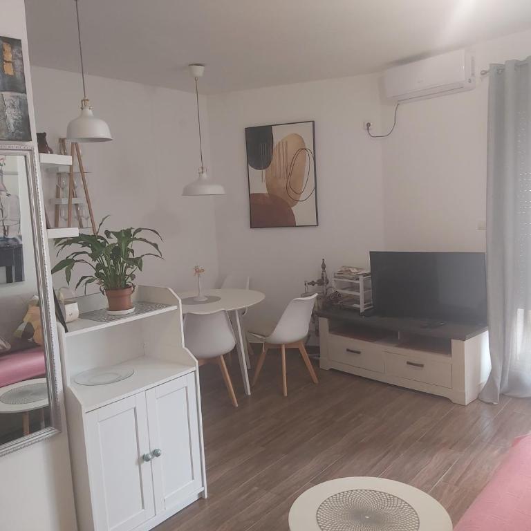 Apart Oranz - One-Bedroom Apartment - 4