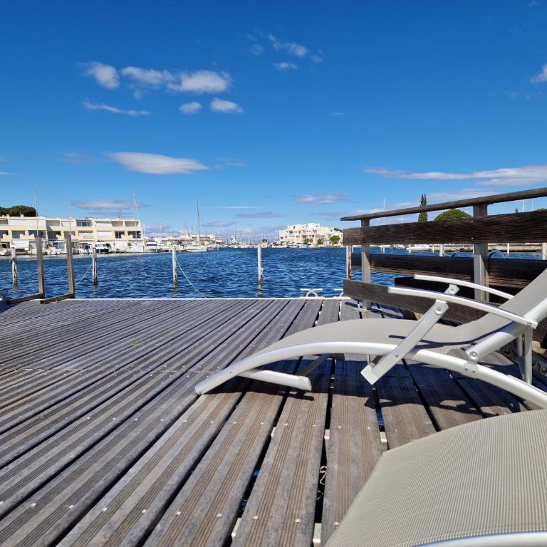 Hébergements LYAEL - Marina lumineuse avec ponton privé à Port Camargue - Apartment mit 2 Schlafzimmern und Meerblick - 3