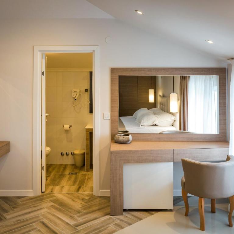 Hotel Crystal Light - Deluks Dvokrevetna Soba sa Bračnim Krevetom - 13