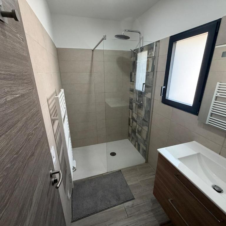 Nîmes Arène Maison de Ville rénovée, SPA, Clim, 6 pers - Casa con 1 dormitorio - 14