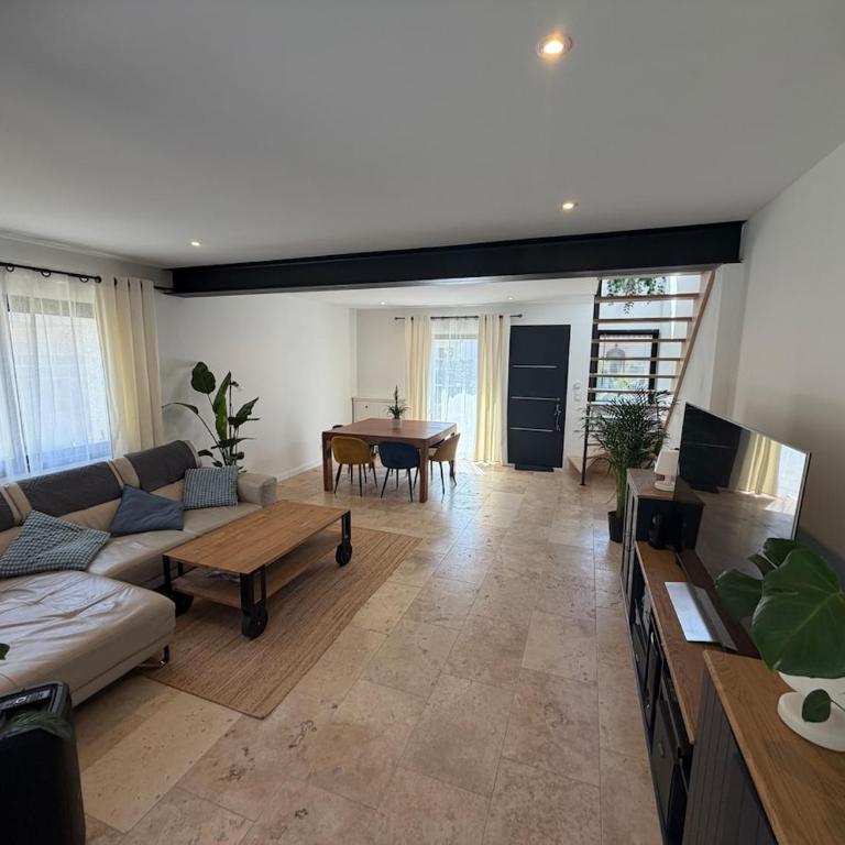 Nîmes Arène Maison de Ville rénovée, SPA, Clim, 6 pers - Casa con 1 dormitorio - 6