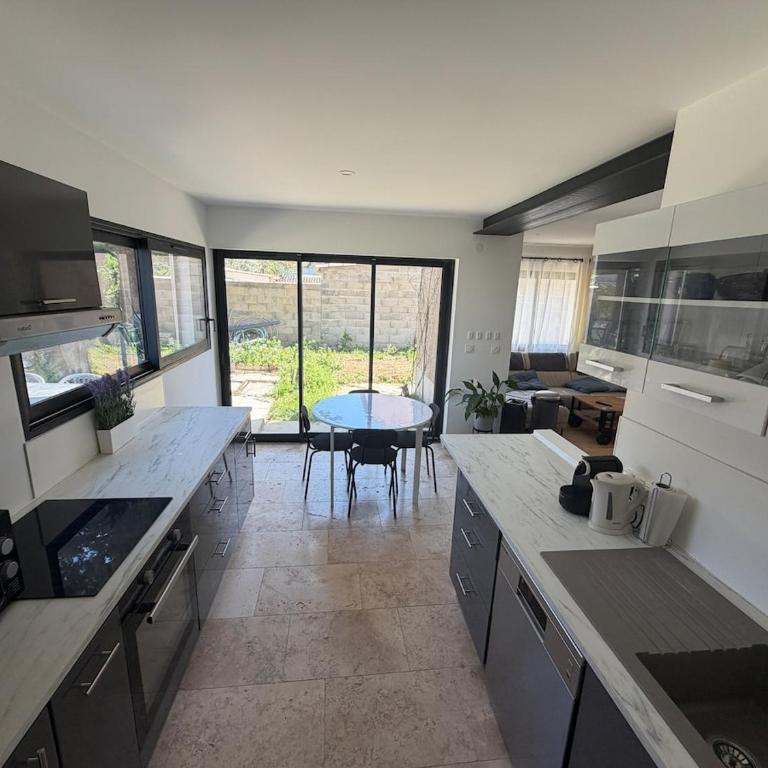 Nîmes Arène Maison de Ville rénovée, SPA, Clim, 6 pers - Casa con 1 dormitorio - 8