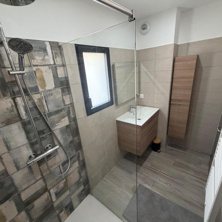 Nîmes Arène Maison de Ville rénovée, SPA, Clim, 6 pers - Casa con 1 dormitorio - 13