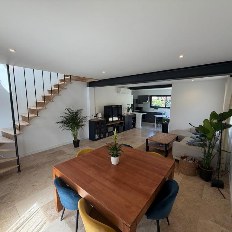 Nîmes Arène Maison de Ville rénovée, SPA, Clim, 6 pers - Casa con 1 dormitorio - 7
