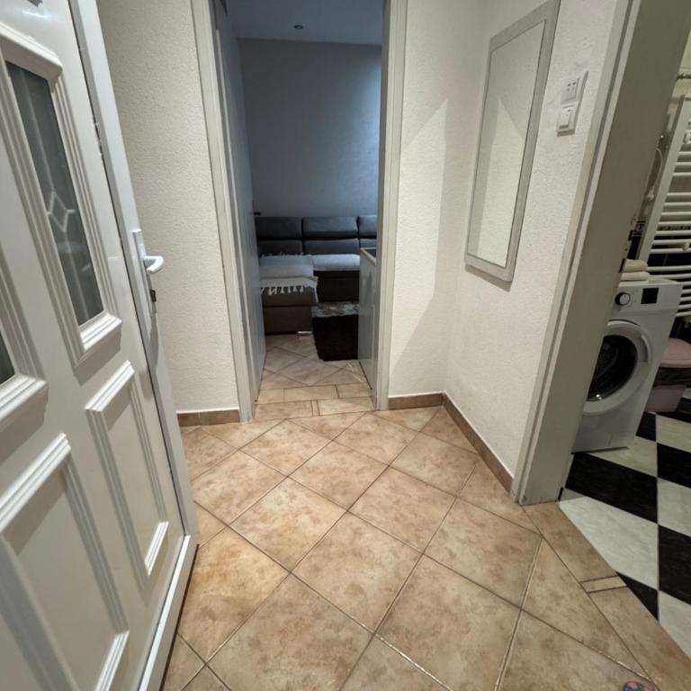 Zecevic apartments - One-Bedroom Apartment with Terrace - 4