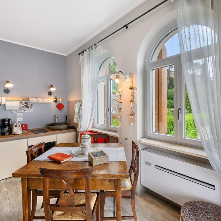 Residence La Mignon Romantic - One-Bedroom Apartment with Lake View - 15