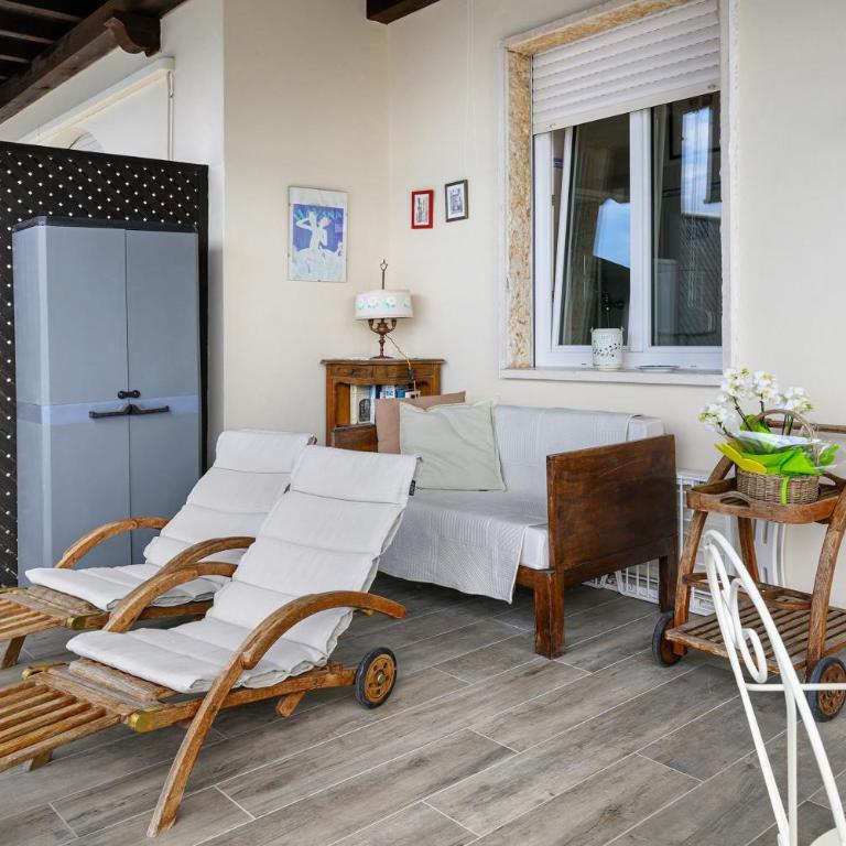 Residence La Mignon Romantic - One-Bedroom Apartment with Lake View - 2