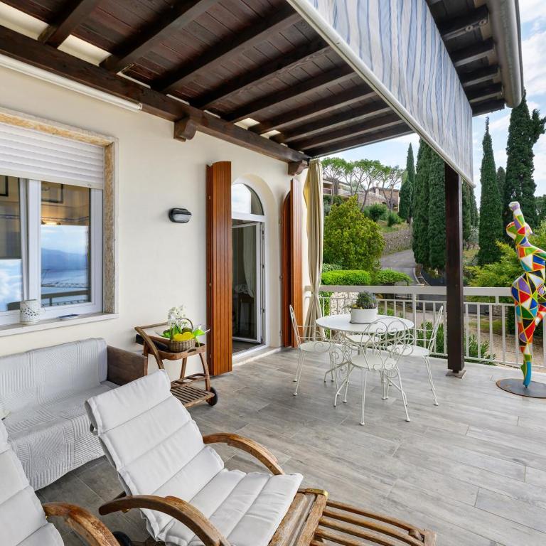 Residence La Mignon Romantic - One-Bedroom Apartment with Lake View - 3