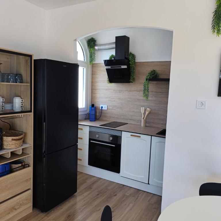 Easy and free parking right in front of the building La Pubilla Apartment - Apartamento de 1 dormitorio - 3