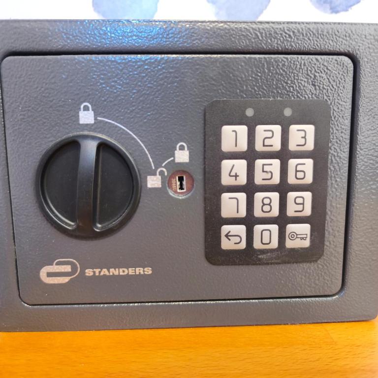 Easy and free parking right in front of the building La Pubilla Apartment - Apartamento de 1 dormitorio - 7