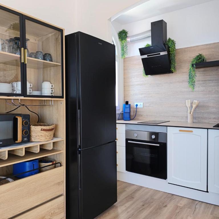 Easy and free parking right in front of the building La Pubilla Apartment - Apartamento de 1 dormitorio - 23