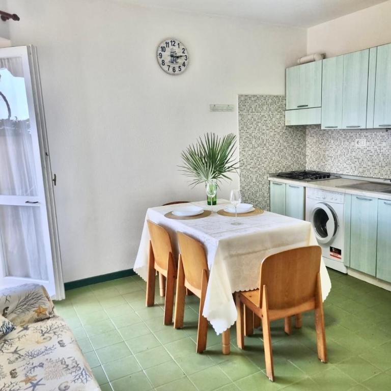 ISA - Apartment 6 beds in Golfo Aranci just 150 mt from the sea - Two-Bedroom Apartment - 7