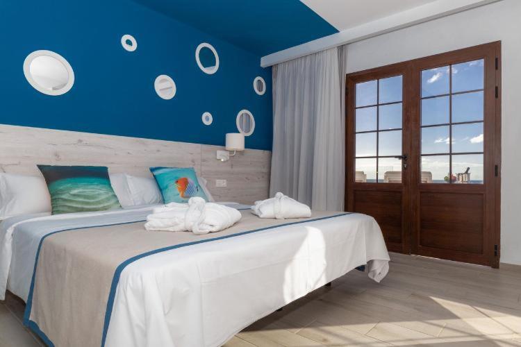 R2 Bahia Kontiki - Two-Bedroom Apartment with Sea View (4 Adults) - 1