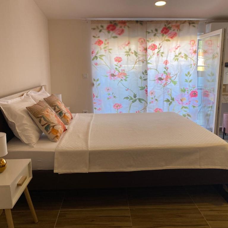 City Suites Budva - Deluxe Double Room with Balcony - 8
