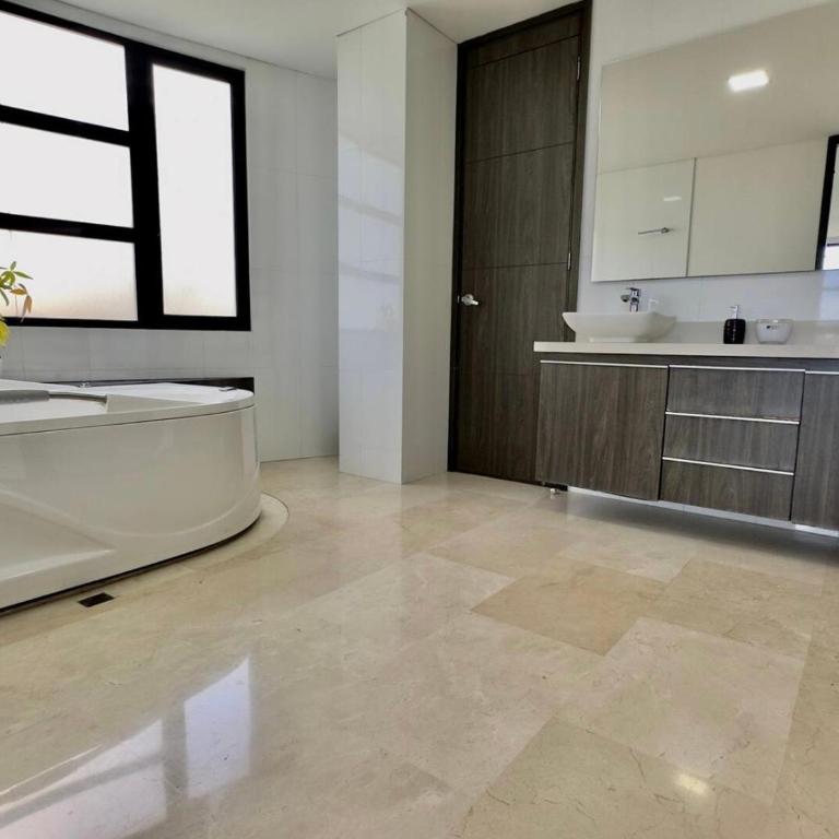 el Cielo - Luxury 3BR Condo - Jacuzzi - Pool - El Poblado - Apartamento de 3 dormitorios con balcón - 5