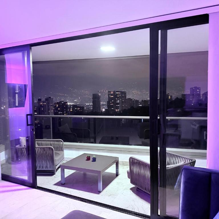 el Cielo - Luxury 3BR Condo - Jacuzzi - Pool - El Poblado - Apartamento de 3 dormitorios con balcón - 1