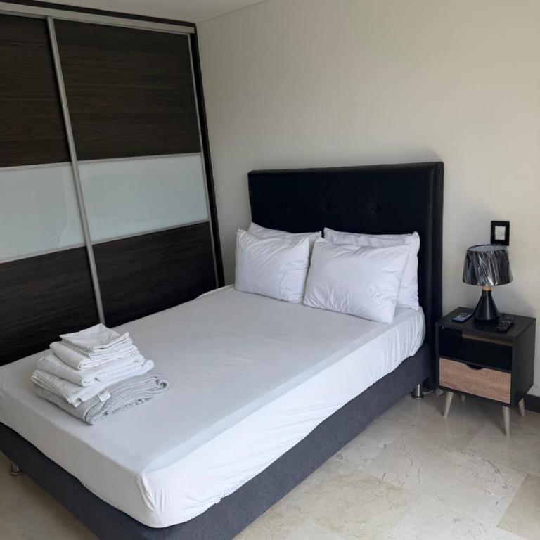 el Cielo - Luxury 3BR Condo - Jacuzzi - Pool - El Poblado - Apartamento de 3 dormitorios con balcón - 9