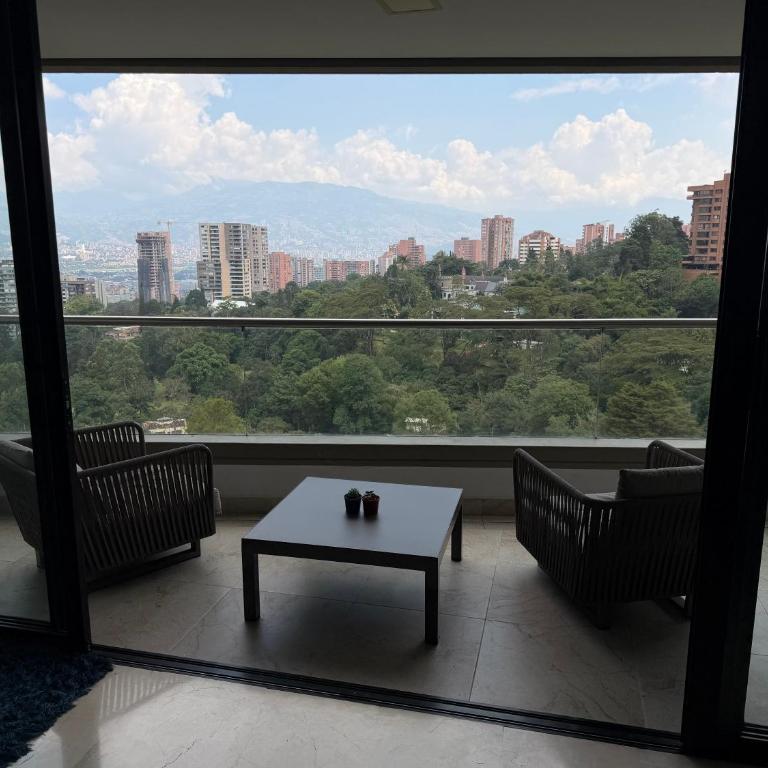 el Cielo - Luxury 3BR Condo - Jacuzzi - Pool - El Poblado - Apartamento de 3 dormitorios con balcón - 2