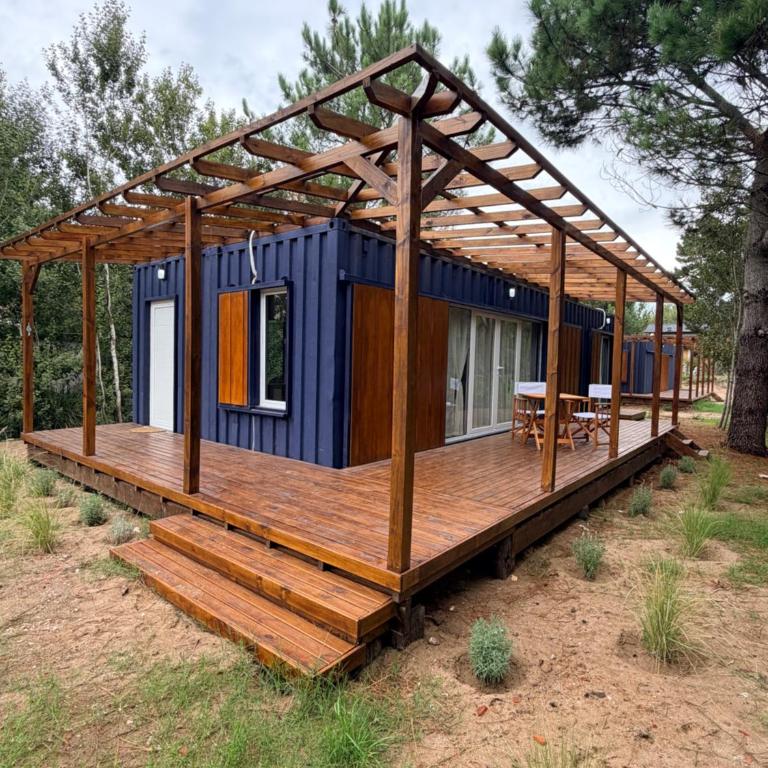 Container House in the Forest 4 Blocks from the Sea - One-Bedroom House - 1