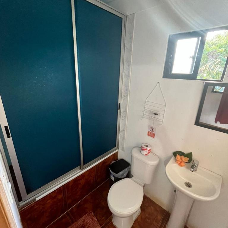 Hostal y Cabañas Pua Vaenga - Triple Room with Private Bathroom - 8