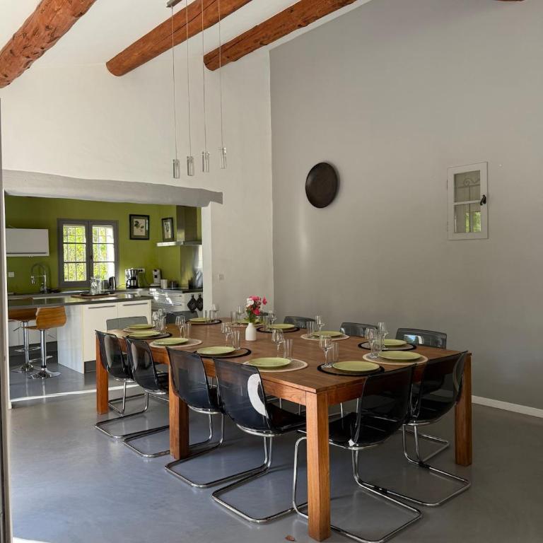 Belle Sorgue Les 3 Oliviers - Maison 5 Chambres - 32
