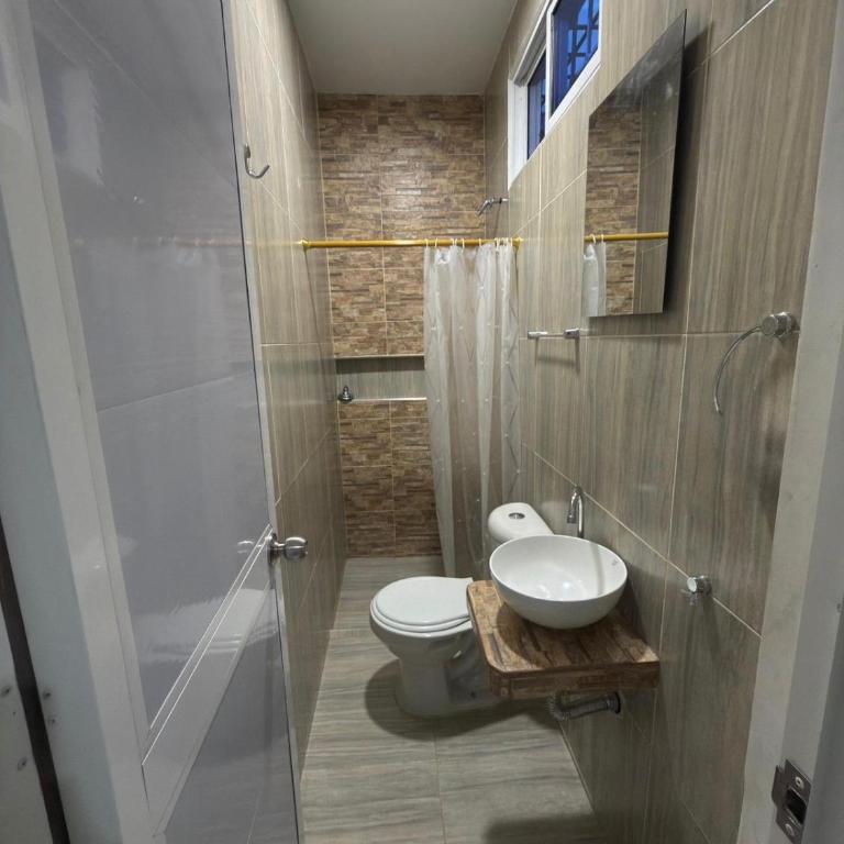 HOSTAL CARACOLI - HUECO - Habitación Triple Económica - 2