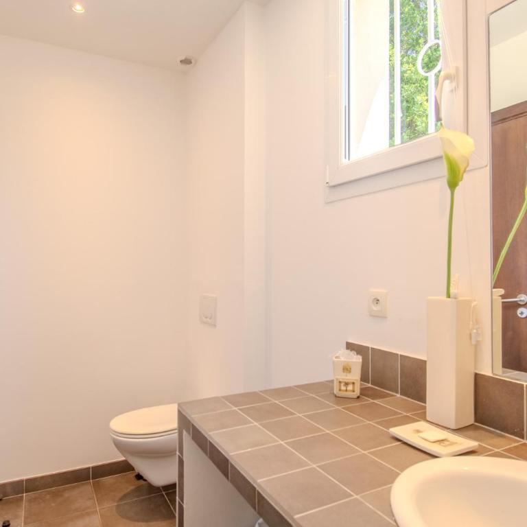 Villa Golfe St-Tropez – Piscine Jacuzzi 200m plage - Villa - 9