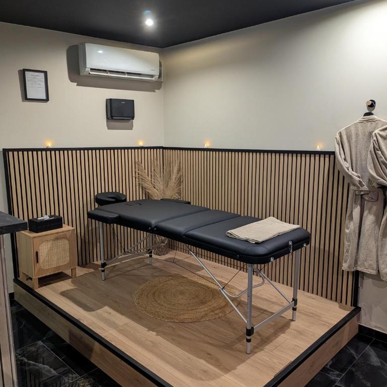 Romantique room,salon massage,mirroir,croix,parking - One-Bedroom Apartment - 7