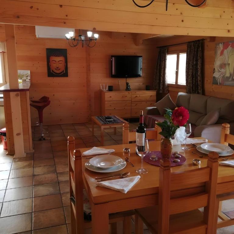 Casa con piscina solo aceptamos familias y parejas no grupos jovenes - Casa - 8