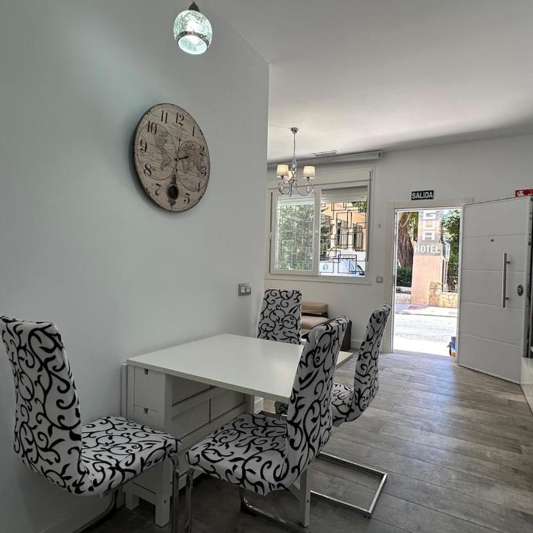 A1 - Apartamento en La Carihuela, 2 dormitorios, Wifi, a 100 metros de la playa - Apartment - 69
