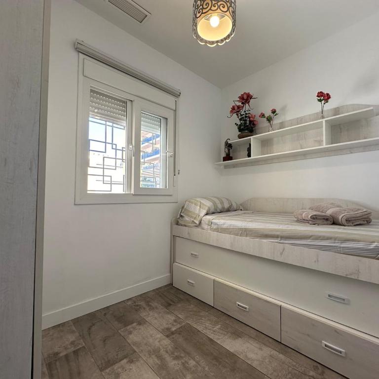 A1 - Apartamento en La Carihuela, 2 dormitorios, Wifi, a 100 metros de la playa - Apartment - 65