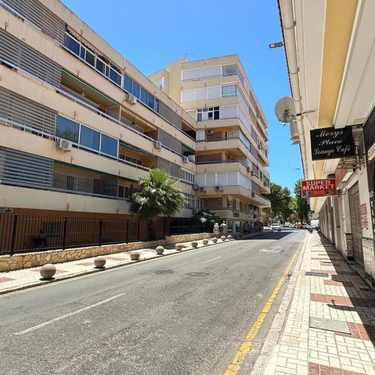 A1 - Apartamento en La Carihuela, 2 dormitorios, Wifi, a 100 metros de la playa - Apartment - 56