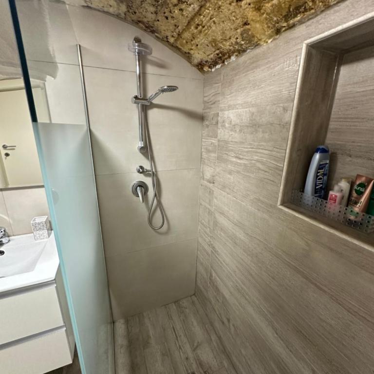 Mini House Teatro Rooms - One-Bedroom Apartment - 25