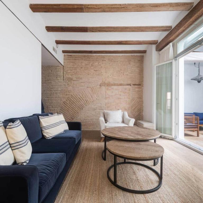 Downtown apartment with terrace - Three-Bedroom Apartment with Balcony - 1