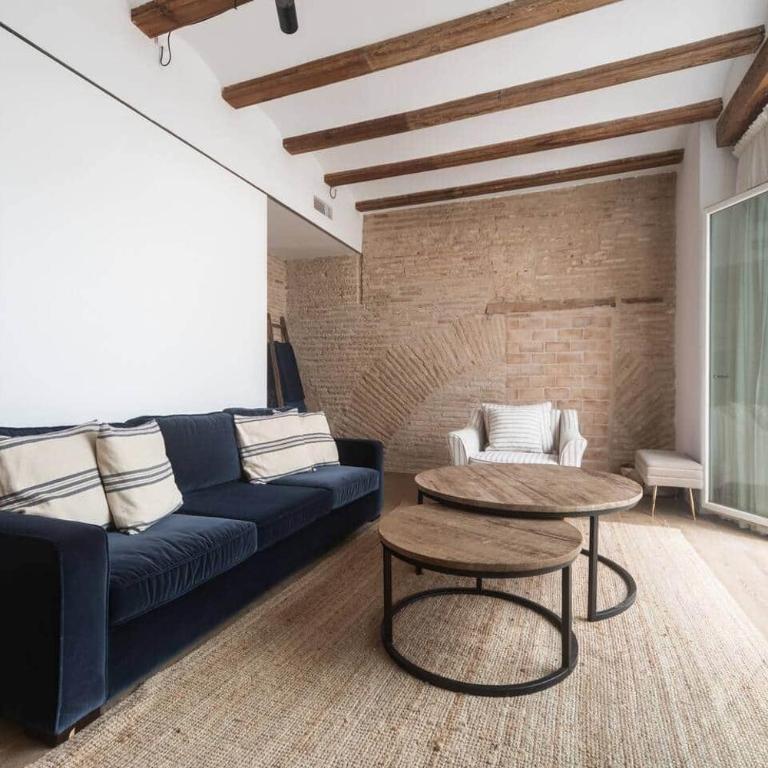Downtown apartment with terrace - Three-Bedroom Apartment with Balcony - 7