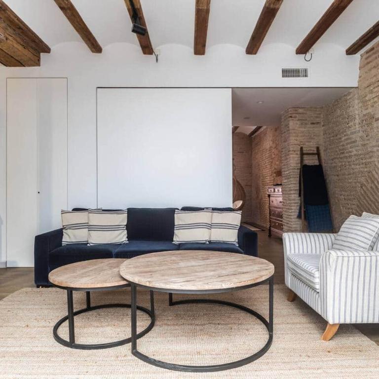 Downtown apartment with terrace - Three-Bedroom Apartment with Balcony - 8
