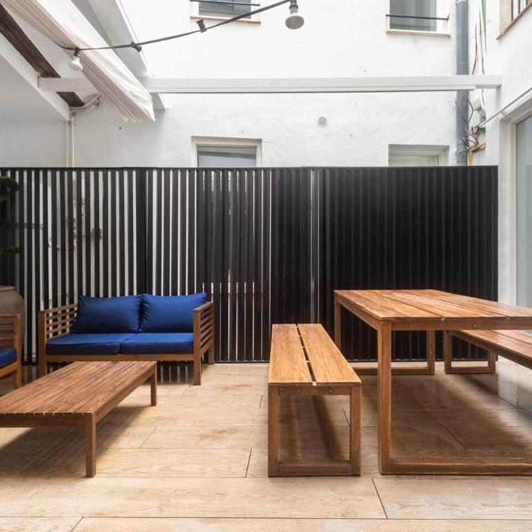 Downtown apartment with terrace - Three-Bedroom Apartment with Balcony - 12