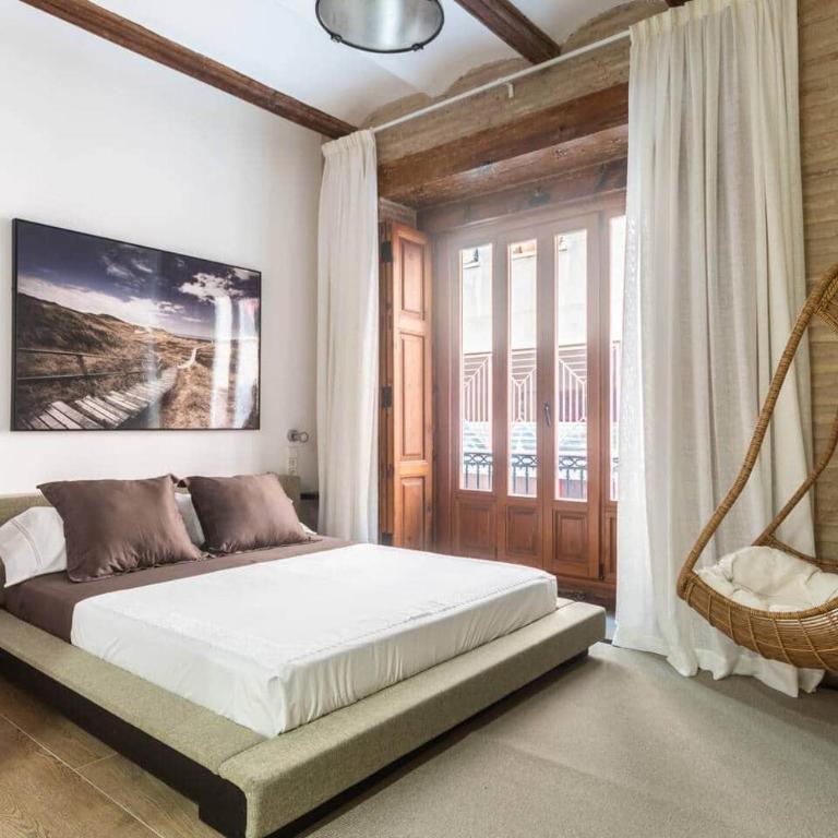 Downtown apartment with terrace - Three-Bedroom Apartment with Balcony - 15