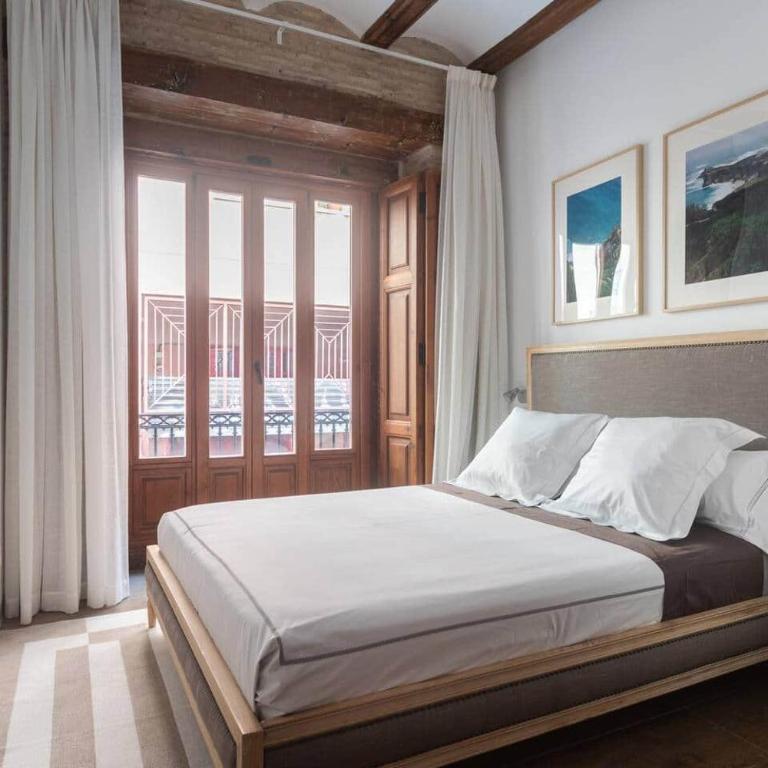 Downtown apartment with terrace - Three-Bedroom Apartment with Balcony - 32