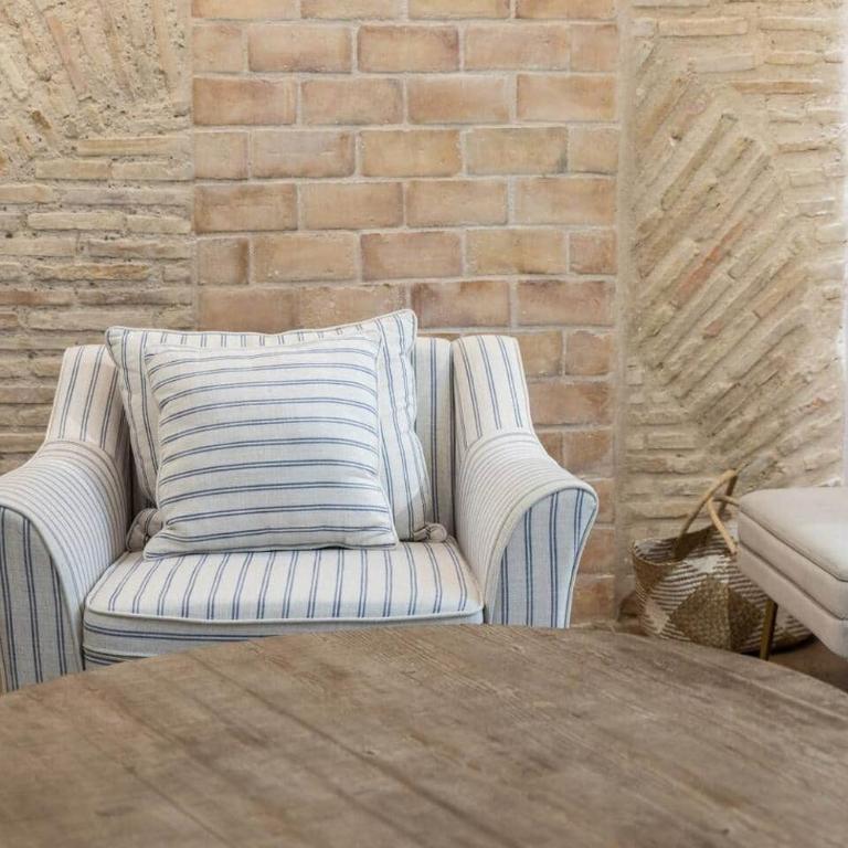 Downtown apartment with terrace - Three-Bedroom Apartment with Balcony - 37