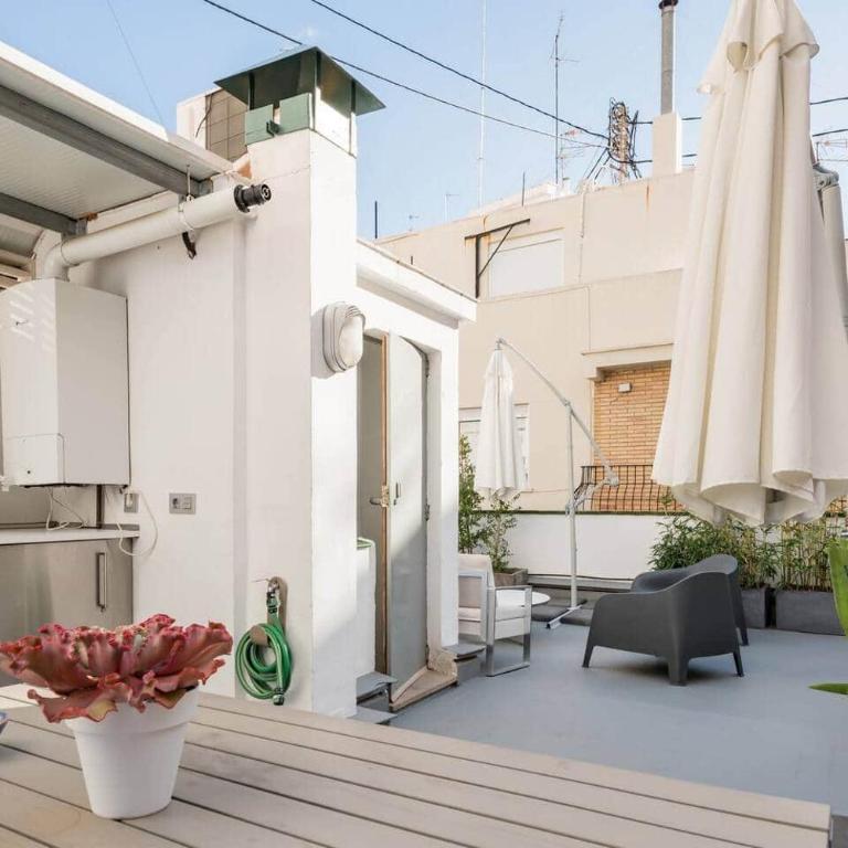 City Center Apartment With Shaded Terrace - Apartment with Terrace - 19