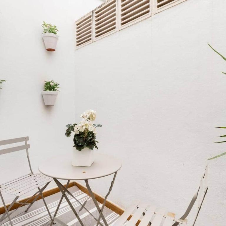 City Center Apartment With Shaded Terrace - Apartment with Terrace - 29