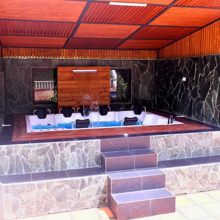 Finca con Piscina gigante y con jacuzzi cerca al peñol - Casa con 1 dormitorio - 9