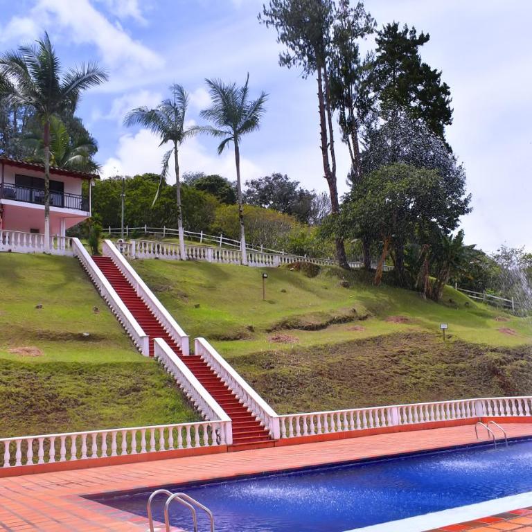Finca con Piscina gigante y con jacuzzi cerca al peñol - Casa con 1 dormitorio - 36