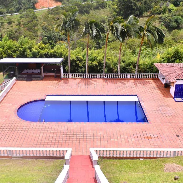 Finca con Piscina gigante y con jacuzzi cerca al peñol - Casa con 1 dormitorio - 32