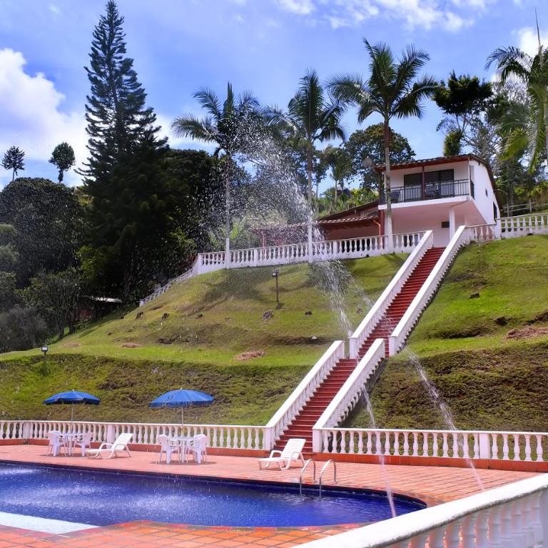 Finca con Piscina gigante y con jacuzzi cerca al peñol - Casa con 1 dormitorio - 8