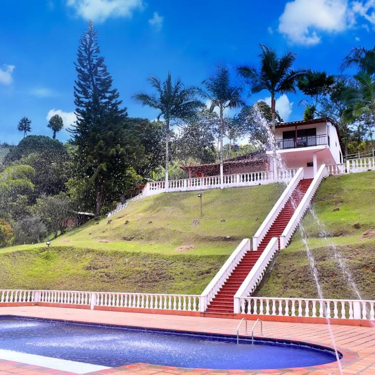 Finca con Piscina gigante y con jacuzzi cerca al peñol - Casa con 1 dormitorio - 6