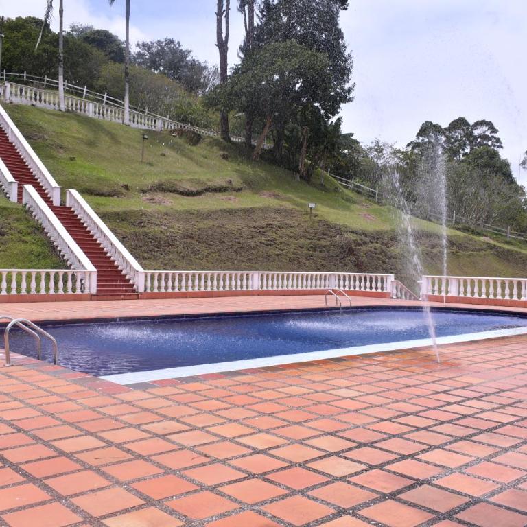 Finca con Piscina gigante y con jacuzzi cerca al peñol - Casa con 1 dormitorio - 41
